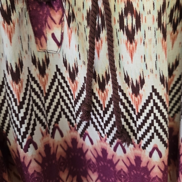 Jessica Simpson Shayna Aztec Sunburst Print Cold Shoulder Peasant Top L - Picture 7 of 11